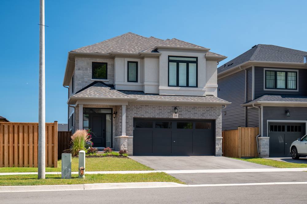 Real estate photography — 38 Riesling Street, Grimsby